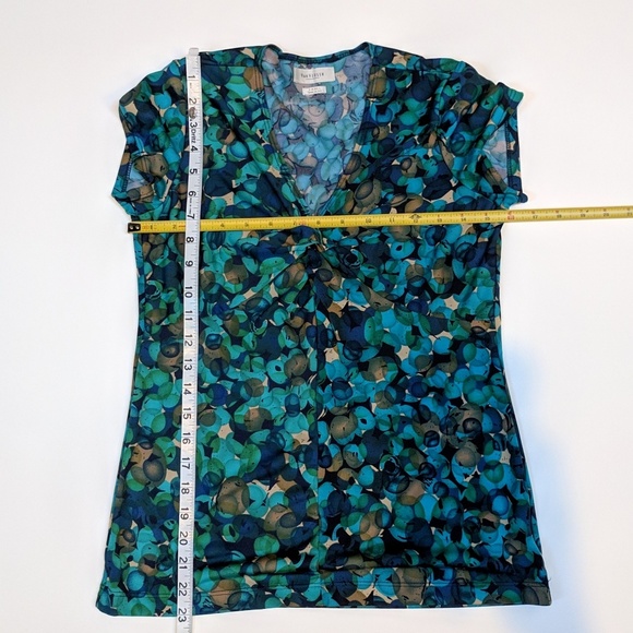 Short sleeve v-neck top - Picture 4 of 5